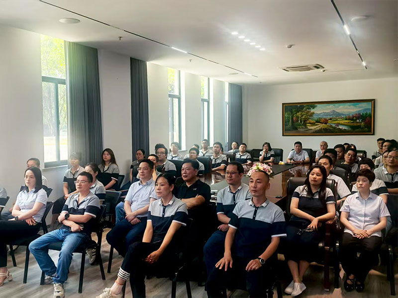 江苏依特诺电力科技有限公司组织观看阅兵直播